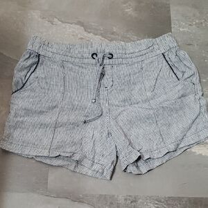 Lole Striped White & Navy Blue Women's Mini Shorts. Linen Blend. 4". Size L.